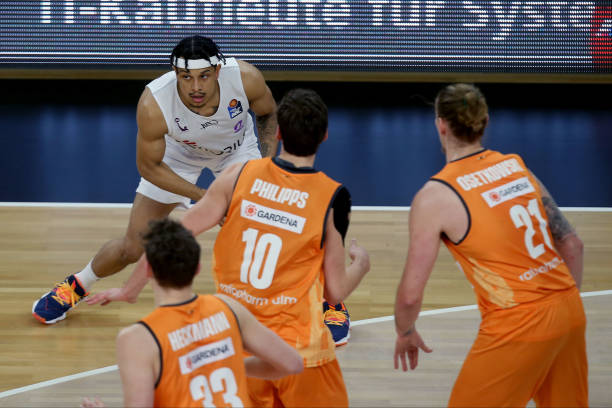 高舞台和更 高舞台和更